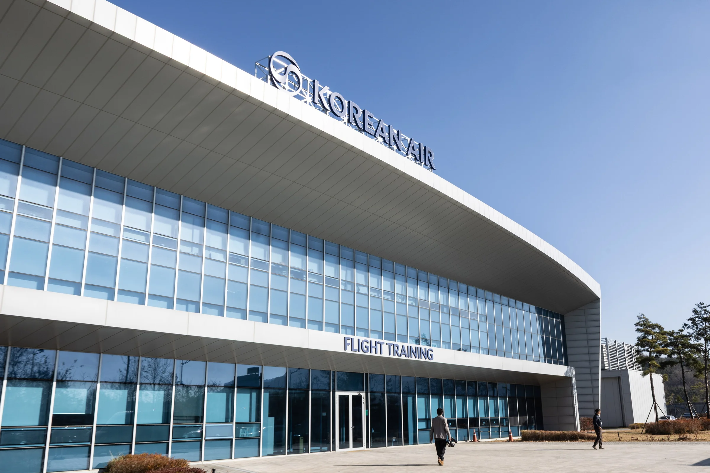 다양한 비행 상황을 실감 나게 구현하는 모의비행장치(FFS) 외부 모습