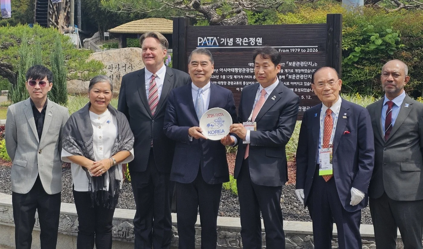 당선 후 포즈를 취하는 오창희 신임 PATA 회장
