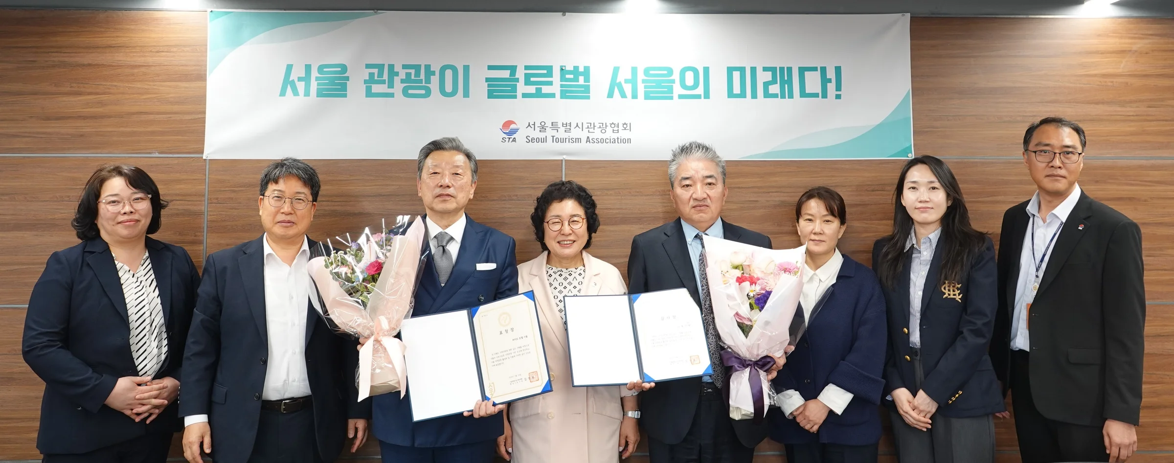서울특별시장 표창을 수상한 써미트호텔서울과 황석제 대표