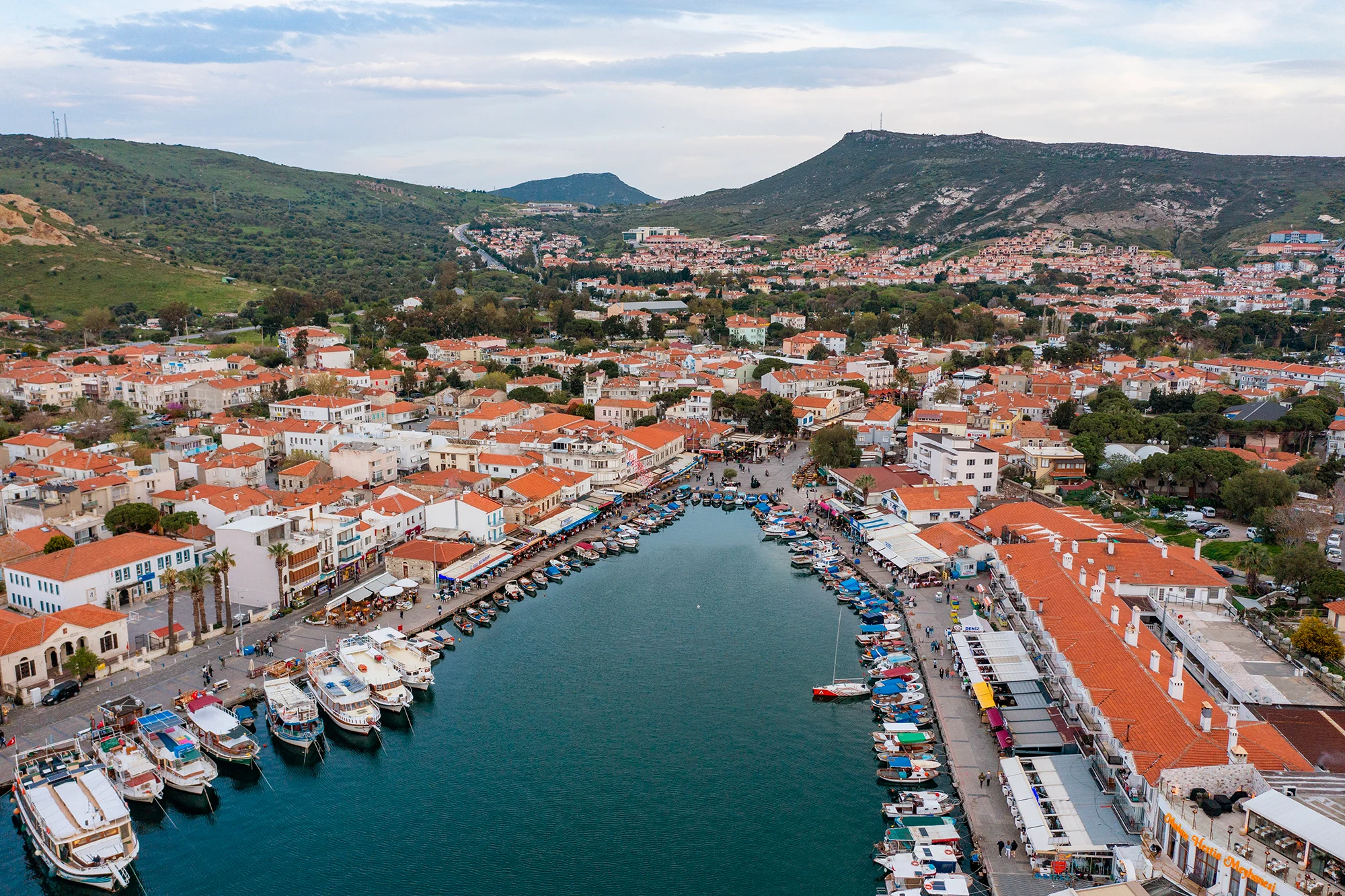 평화로운 분위기의 튀르키예 슬로시티 이즈미르 포차