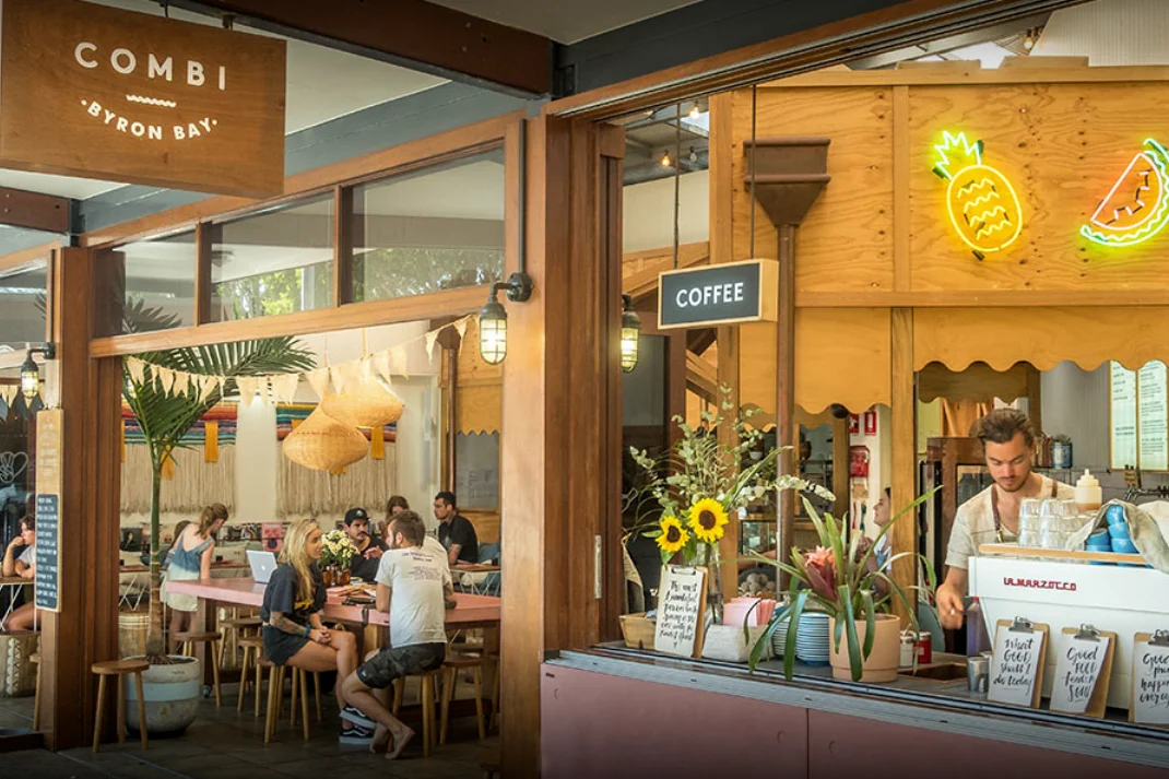 바이런 베이의 감성이 담긴 빈티지 콤비 차량