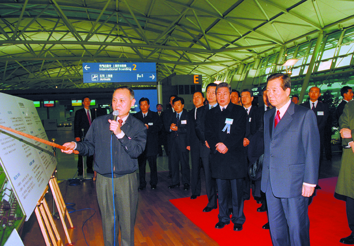 1992년 영종도 바다 방조제 물막이 공사 현장