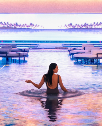 도심 속에서 즐기는 이색적인 휴양지 분위기, 디지털 아트와 어우러진 럭셔리 실내 수영장.