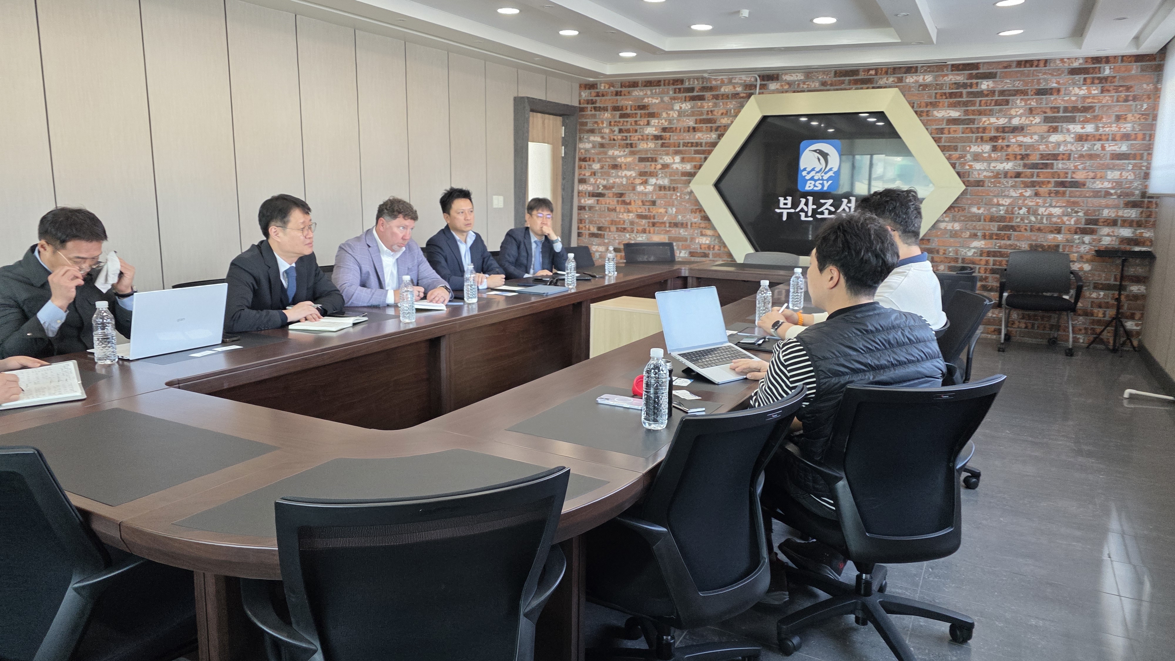 부산조선(BSY) 관계자들이