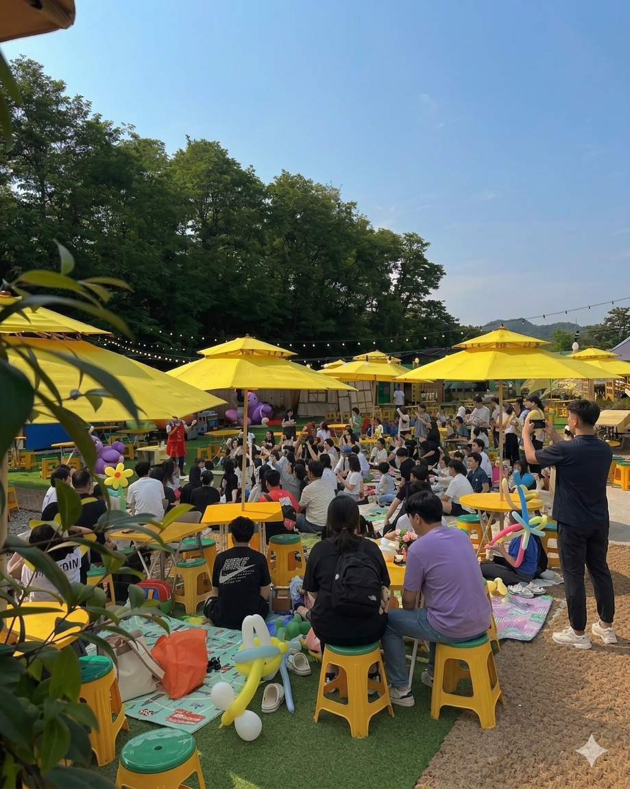 성주 하늘목장에서 공연을 즐기는 사람들