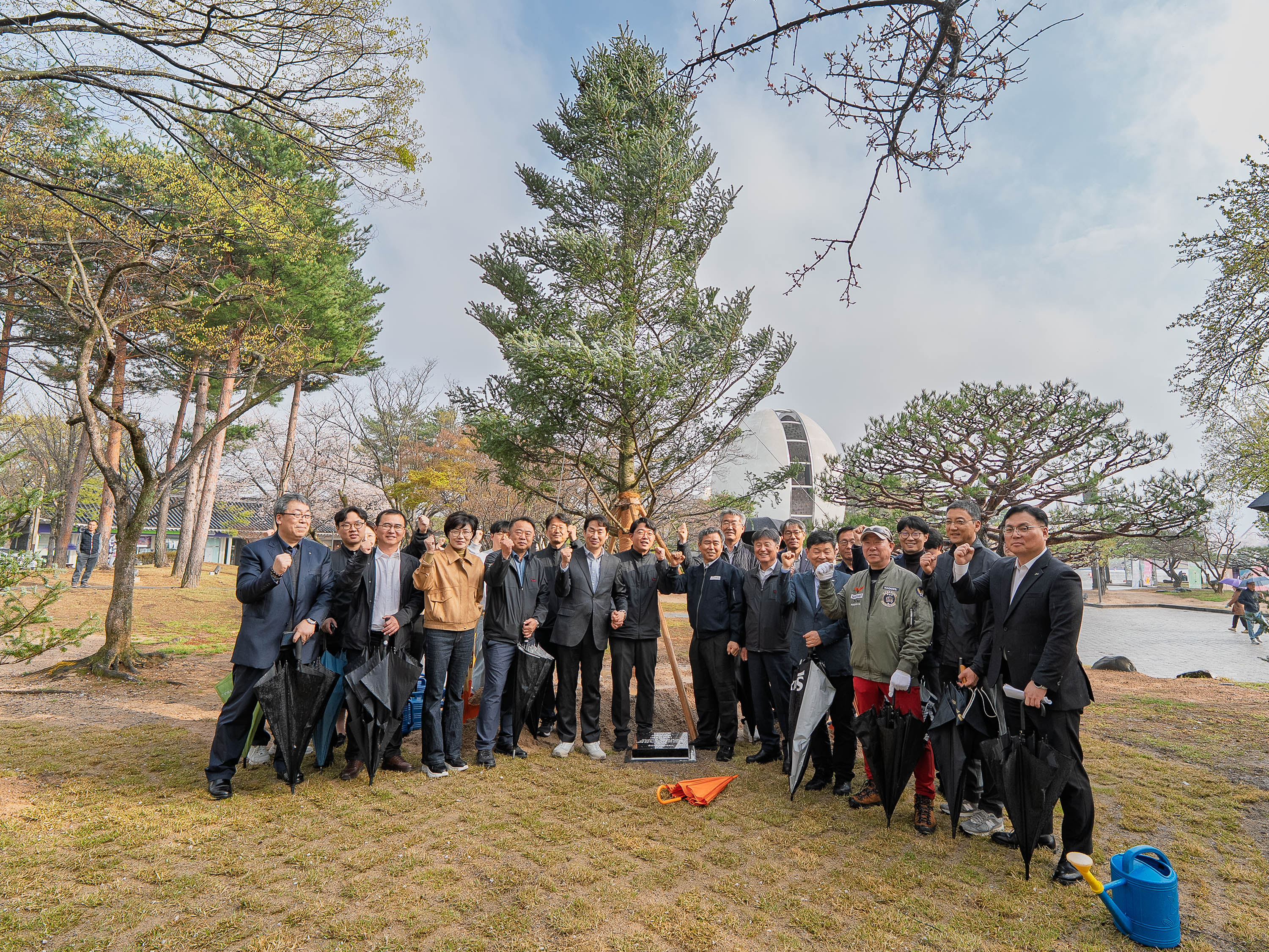 식목일 기념 행사 단체사진