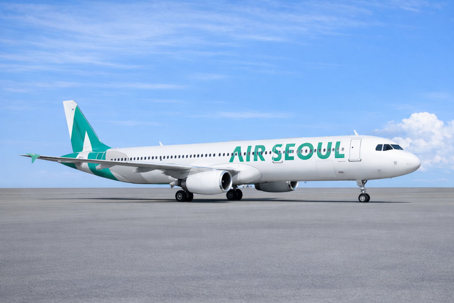 활주로에서 이륙을 준비 중인 에어서울 여객기