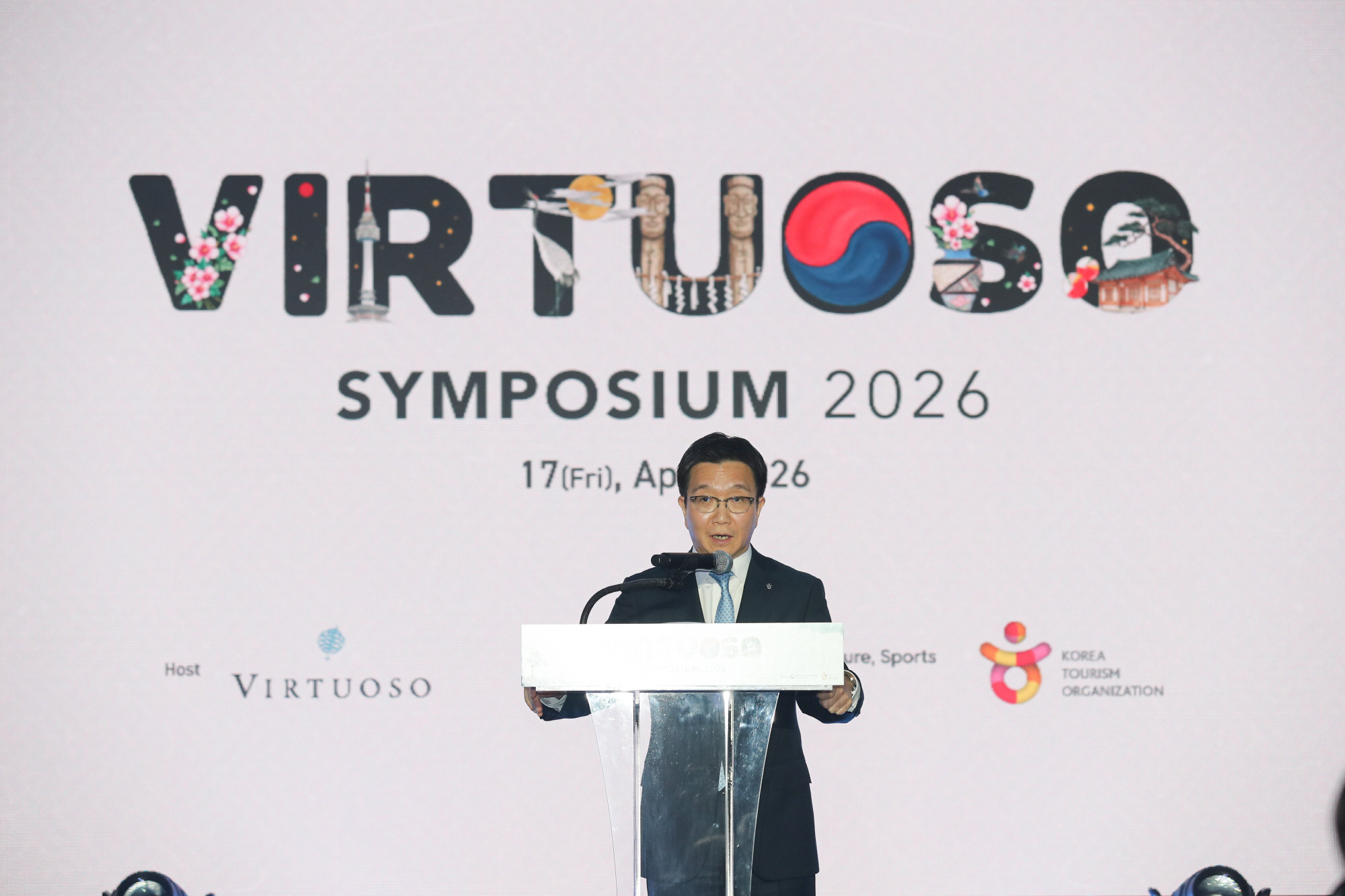 버츄오소 심포지엄에서 환영사를 하고 있는 박성혁 한국관광공사 사장